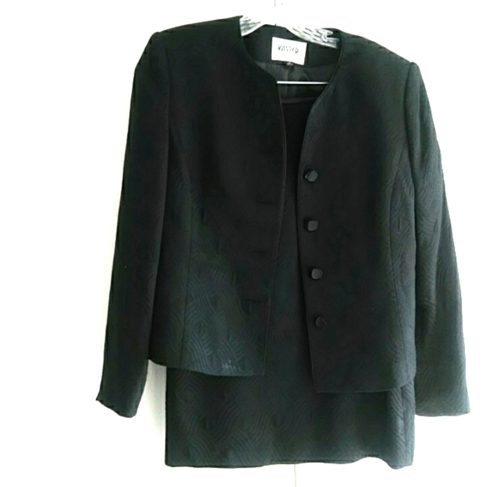 Kasper 2-Piece Black Suit 8P